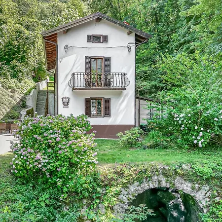 House By The Stream - Happy Holiday home