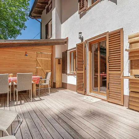 House By The Stream - Happy Počitniška hiša *