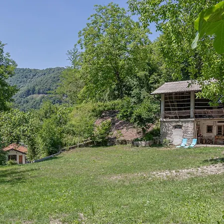 펜션 House By The Stream - Happy Avce