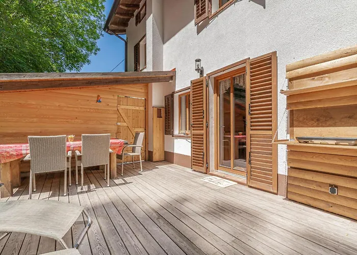 House By The Stream - Happy Dom wakacyjny *