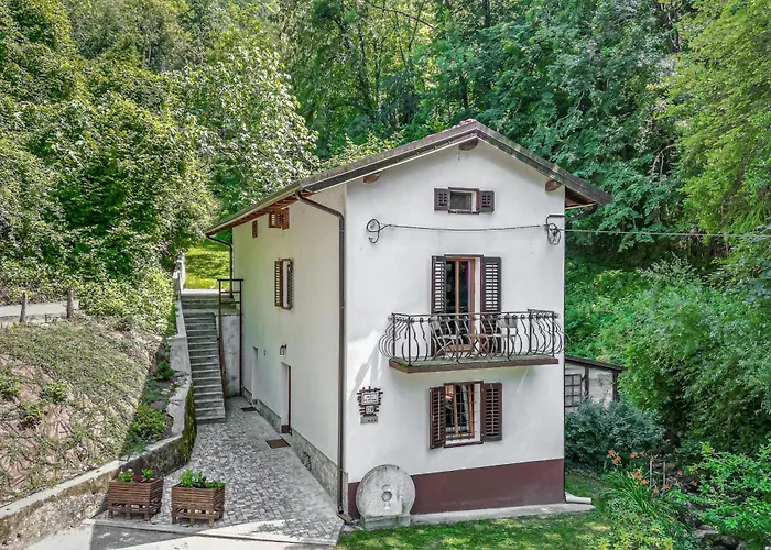 Dom wakacyjny House By The Stream - Happy