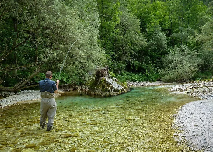 House By The Stream - Happy Dom wakacyjny