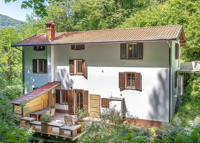 House By The Stream - Happy Dom wakacyjny